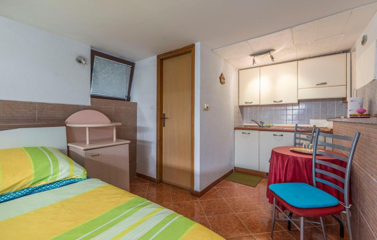 Franjo Tiha Luna Porec Bagian luar foto